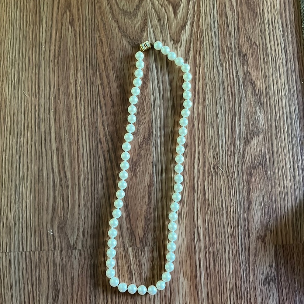 Women’s Pearl Necklace